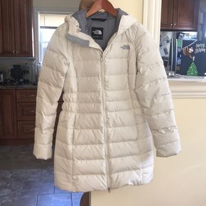 Only worn twice new Northface jacket